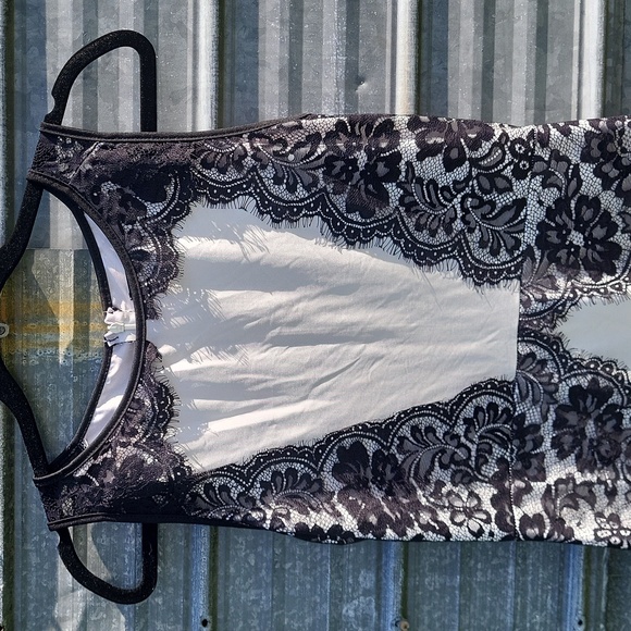 Dress - Picture 2 of 4